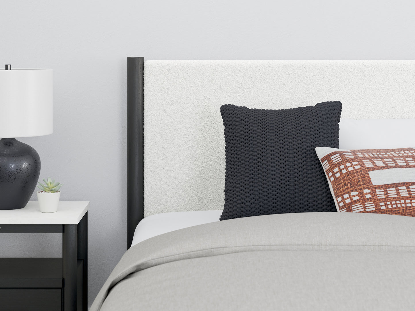 Cama Cadmori tapizada con paneles, cómoda con espejo y mesita de noche