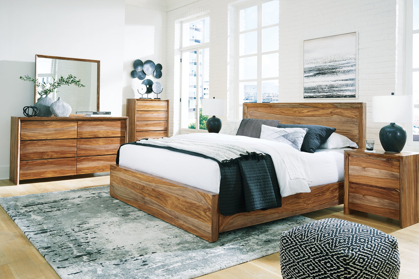 Cama con paneles California de Dressonni y tocador con espejo