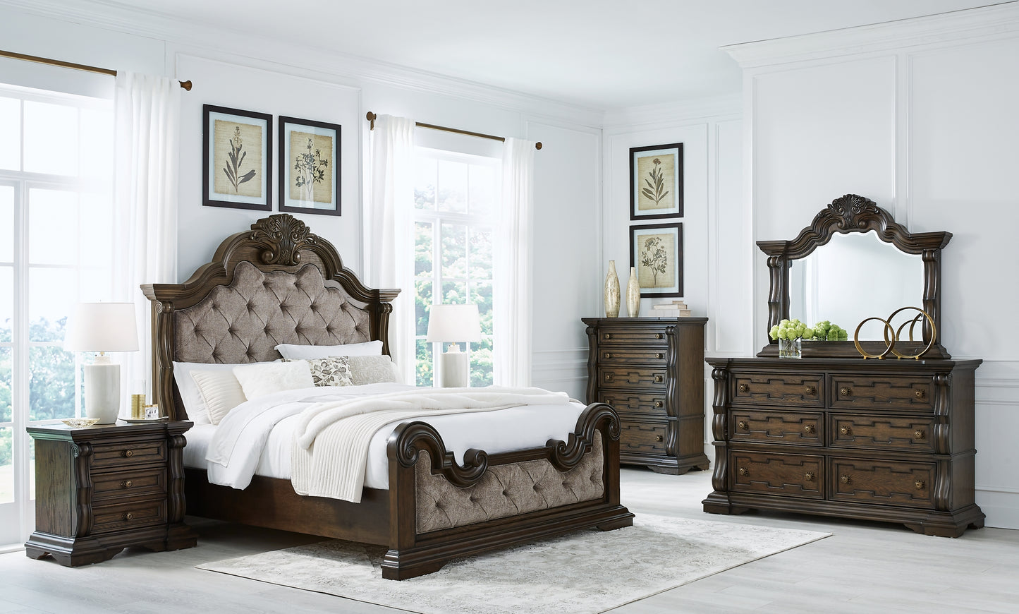 Cama tapizada Maylee California con tocador con espejo y mesita de noche