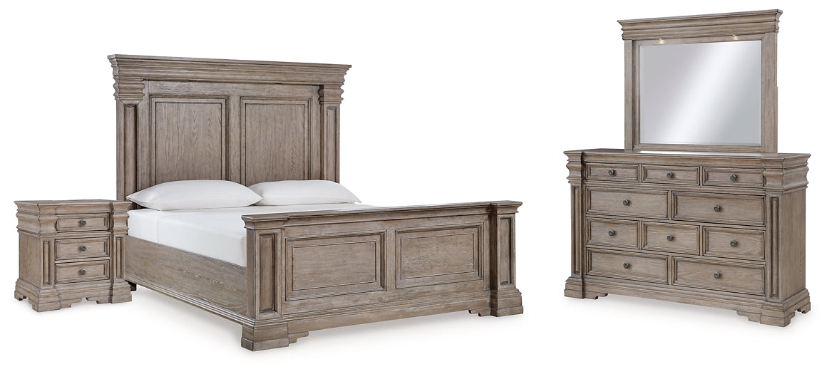 Cama California con paneles Blairhurst, tocador con espejo y mesita de noche