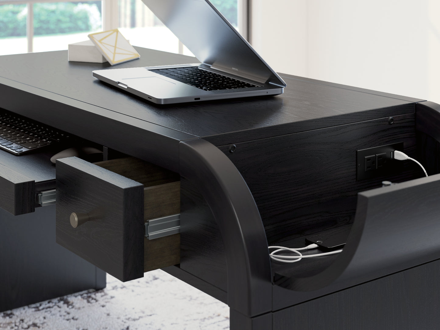 Escritorio de oficina en casa Rowanbeck con silla y almacenamiento