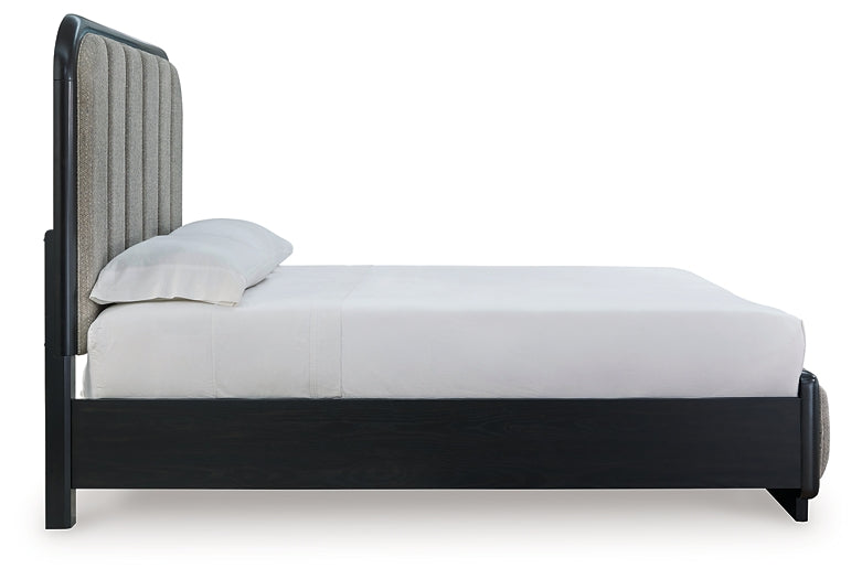 Cama tapizada Rowanbeck con tocador y cómoda con espejo