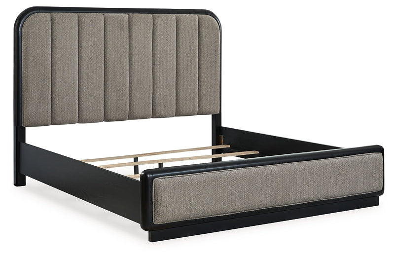 Cama tapizada con paneles y tocador con espejo Rowanbeck California