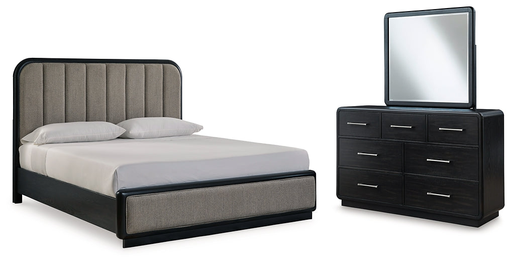 Cama tapizada con paneles y tocador con espejo Rowanbeck California