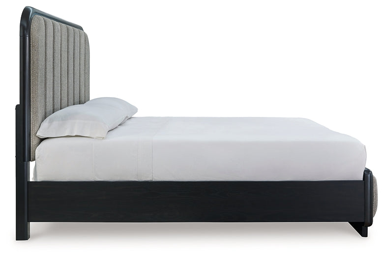 Cama tapizada con paneles y tocador con espejo Rowanbeck California