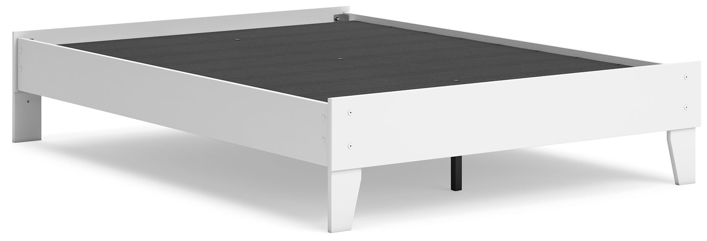 Hallityn Platform Bed With Dresser And Nightstand