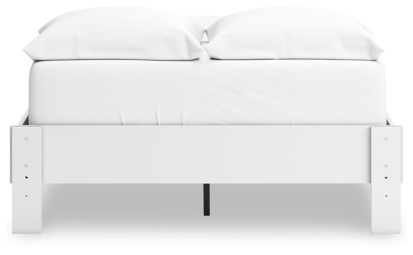Hallityn Platform Bed With Dresser And Nightstand