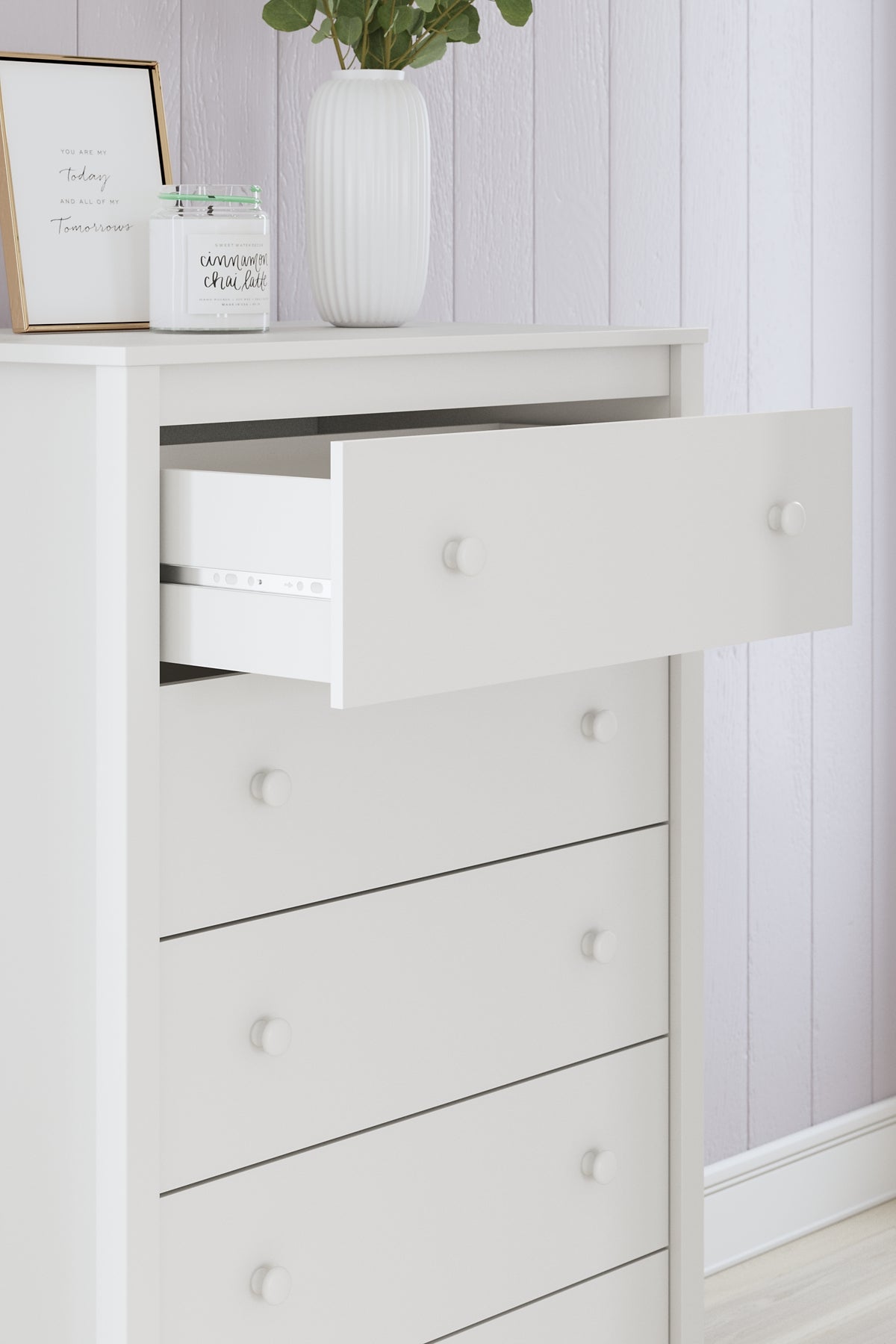 Hallityn Platform Bed With Dresser And Nightstand
