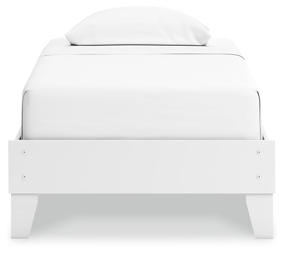 Hallityn Platform Bed With Dresser And Nightstand