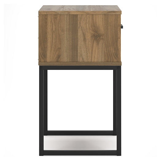 Deanlow Platform Panel Bed With Nightstand