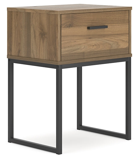 Deanlow Platform Bed With Dresser And Nightstand