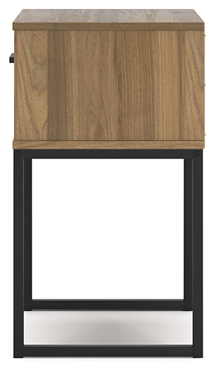 Deanlow Platform Bed With Dresser And Nightstand