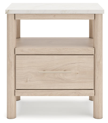 Cama Cadmori tapizada con paneles, cómoda con espejo y mesita de noche