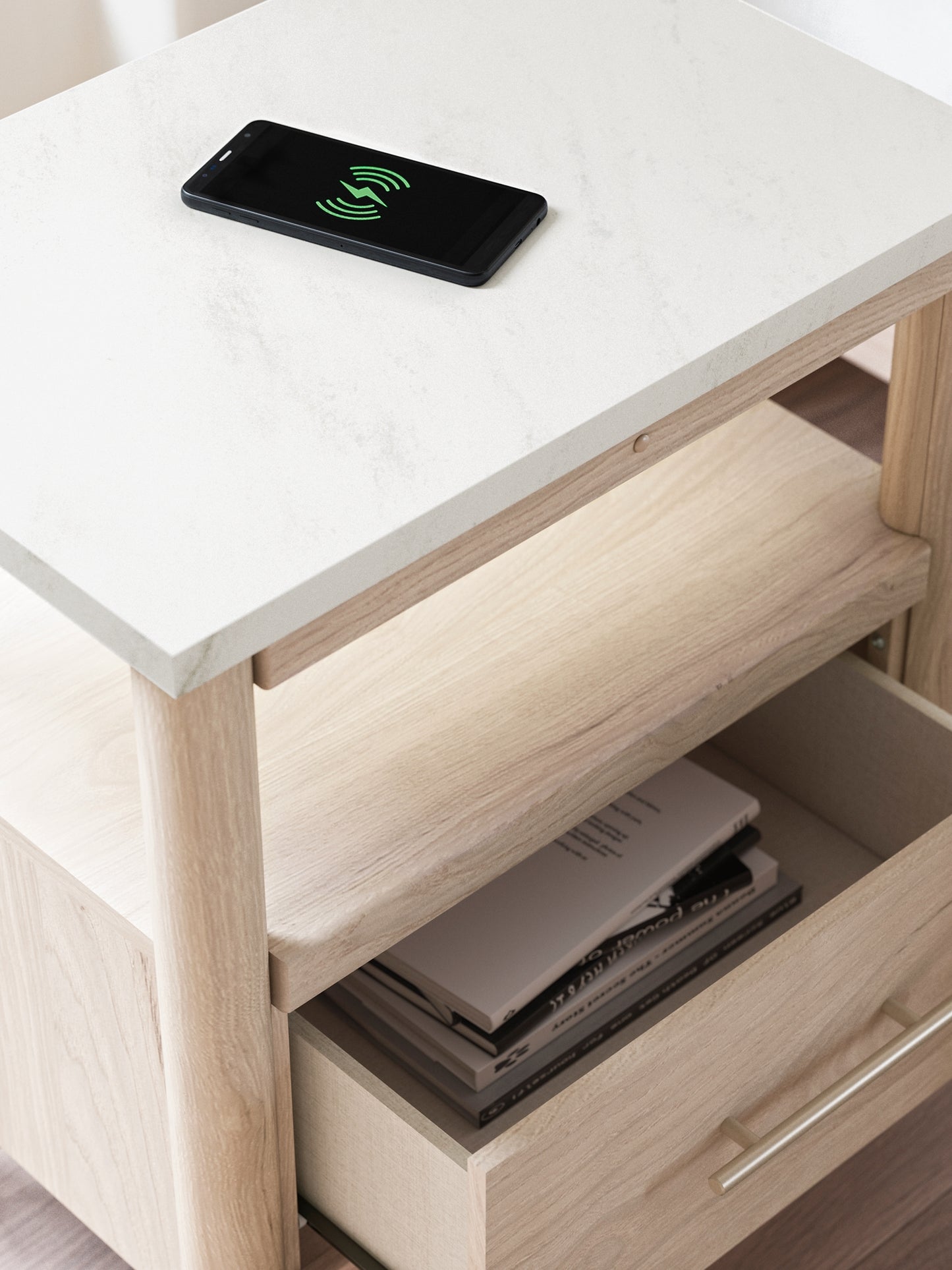 Cama Cadmori tapizada con paneles, cómoda con espejo y mesita de noche