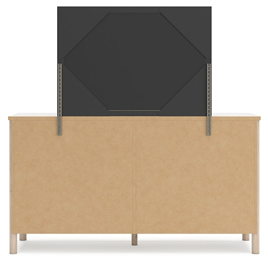 Cama Cadmori tapizada con paneles, cómoda y espejo