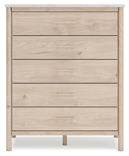 Cama Cadmori tapizada con paneles, cómoda y espejo