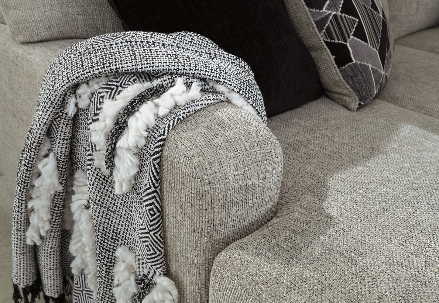 Seccional Megginson de 2 piezas con chaise longue