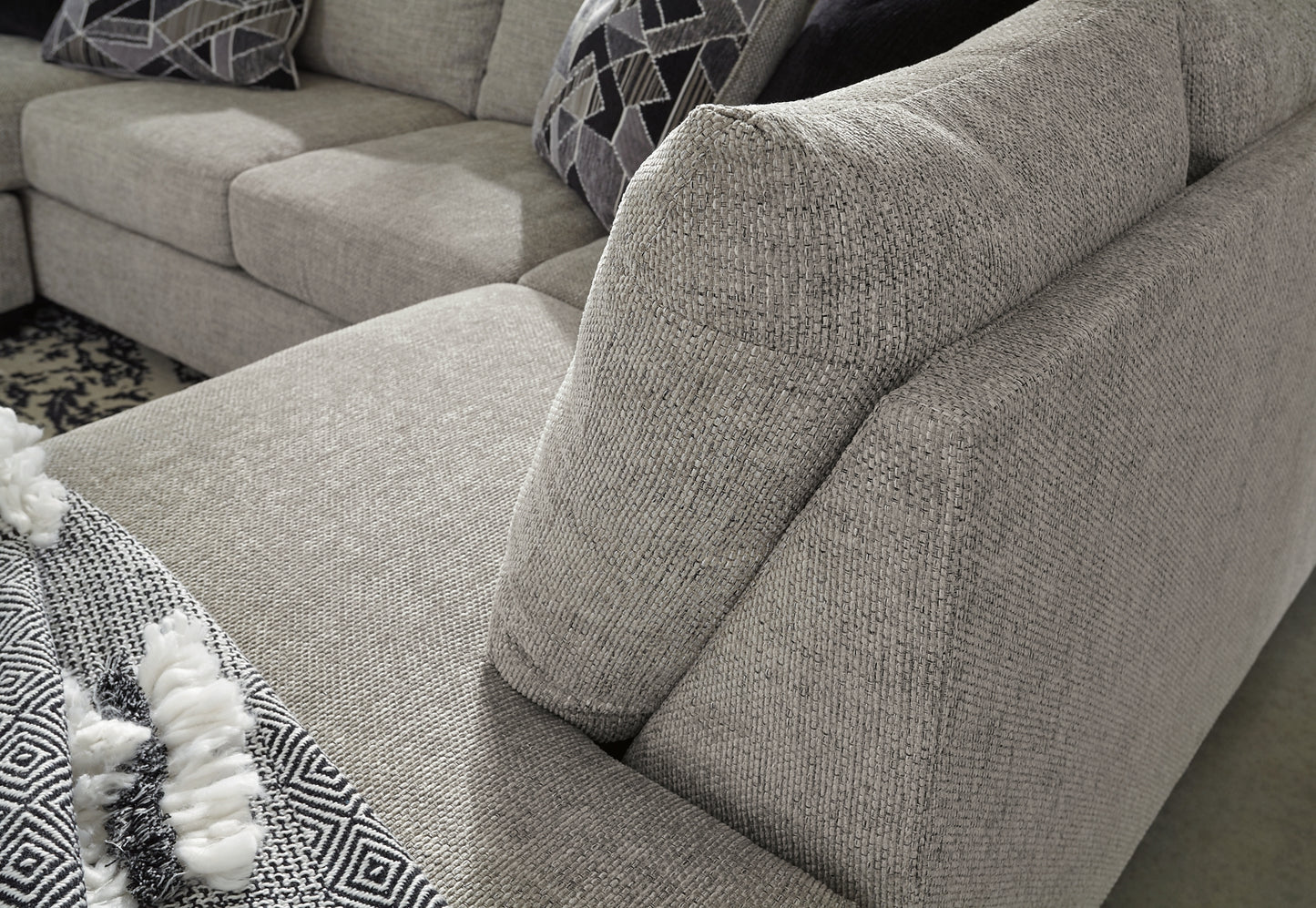 Seccional Megginson de 2 piezas con chaise longue