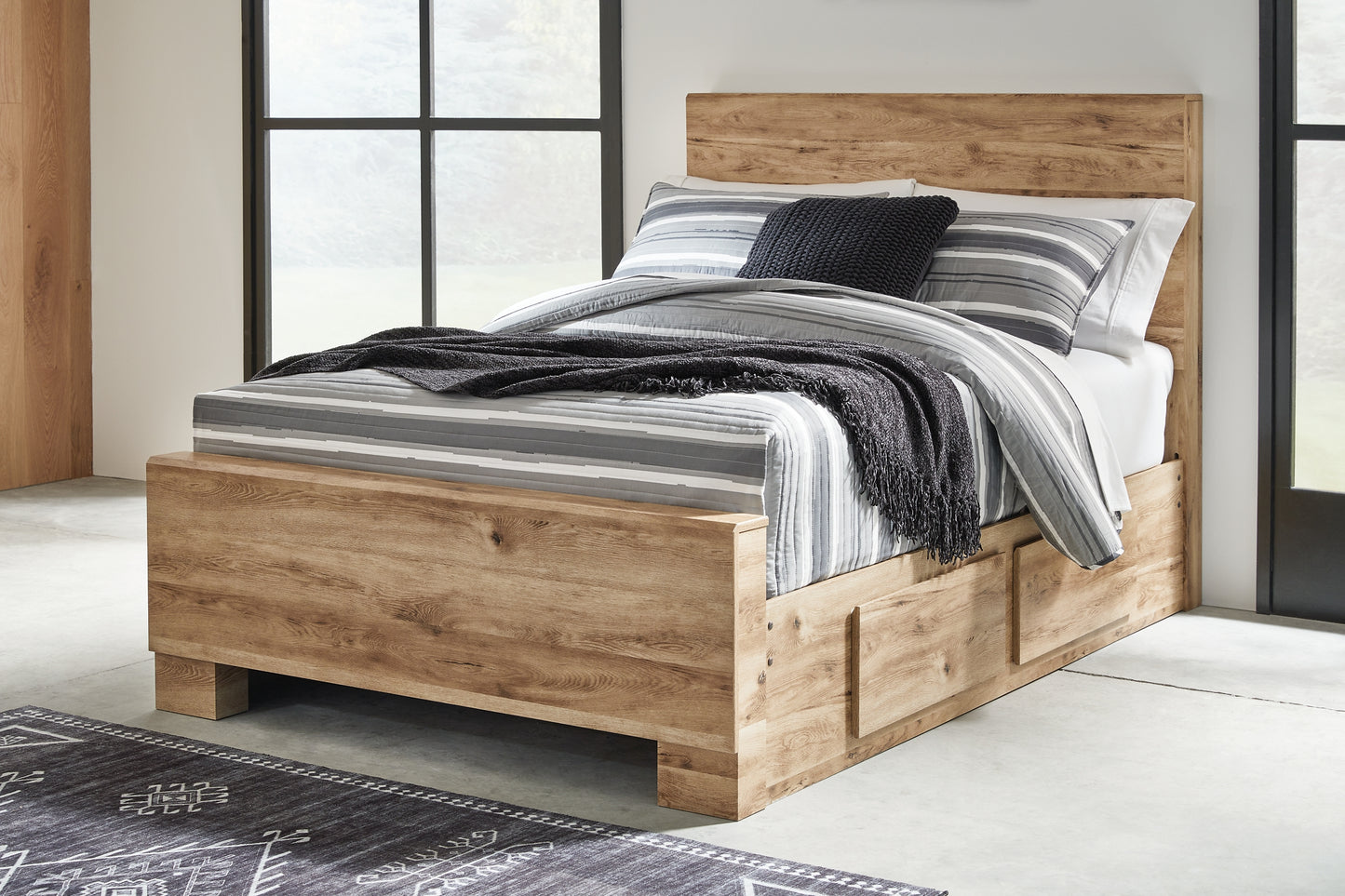 Cama Hyanna con paneles y espacio de almacenamiento, con tocador con espejo, cómoda y dos mesitas de noche