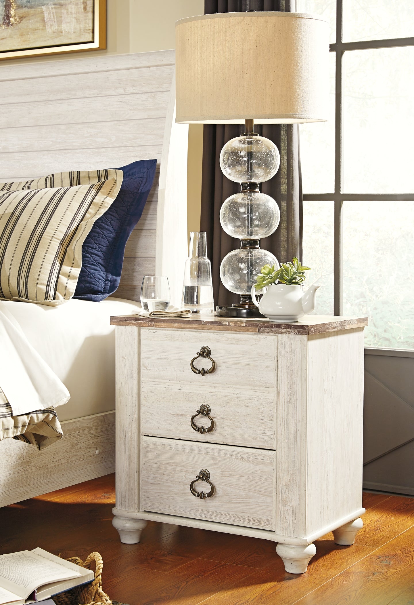 Willowton Sleigh Bed With Mirrored Dresser, Chest And Nightstand