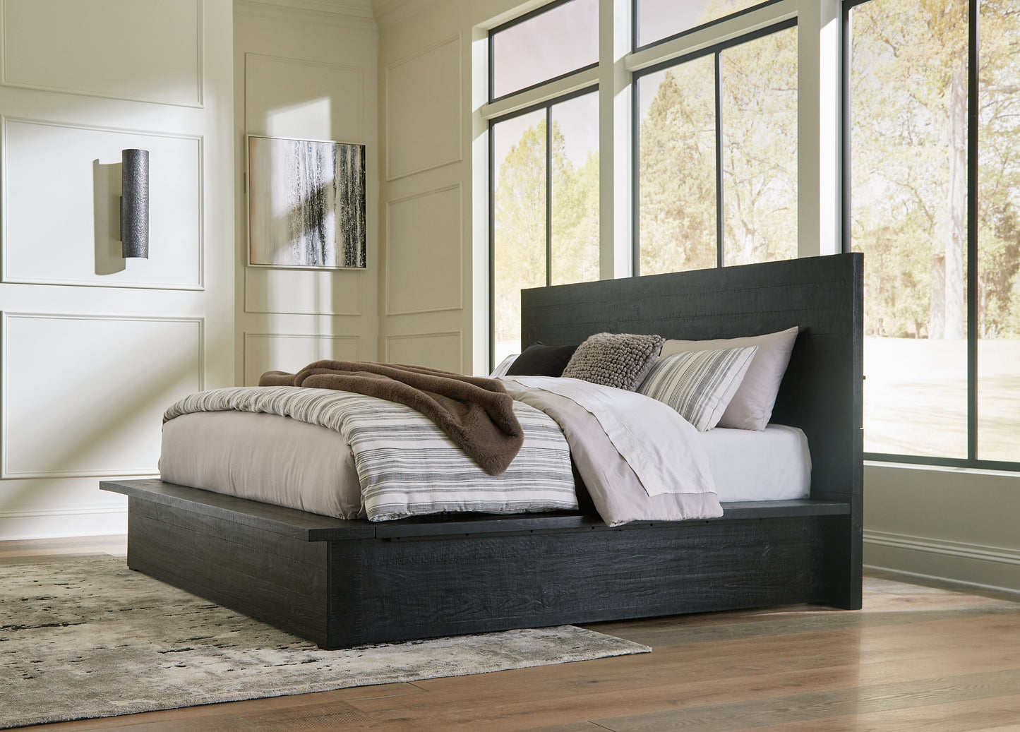 Londer Panel Bed With Mirrored Dresser And Nightstand