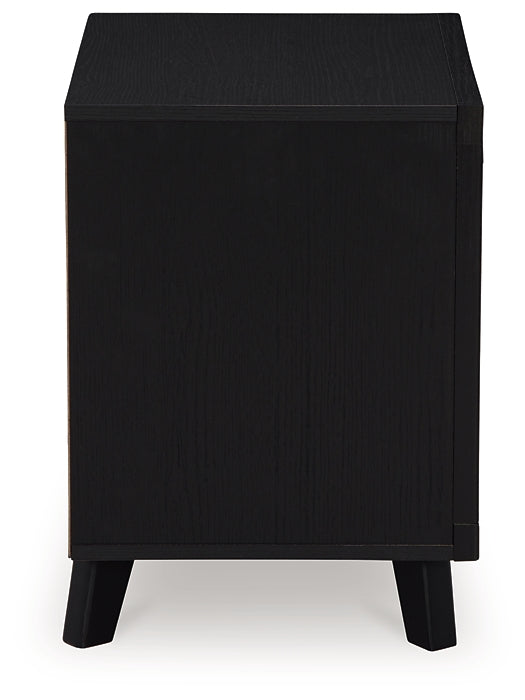 Danziar Panel Headboard With Mirrored Dresser And Chest