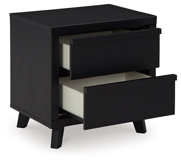 Danziar Panel Headboard With Mirrored Dresser, Chest And Nightstand