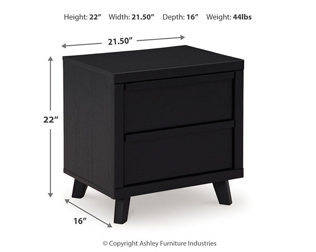 Danziar Panel Headboard With Mirrored Dresser, Chest And Nightstand