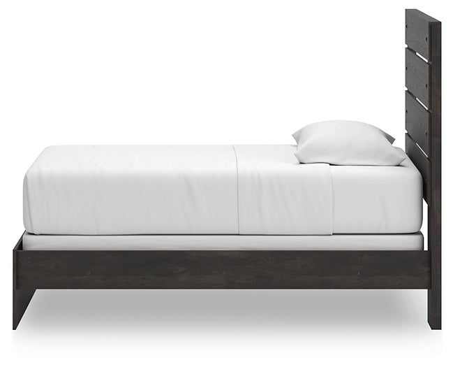 Hollivern Panel Bed With Mirrored Dresser And Chest