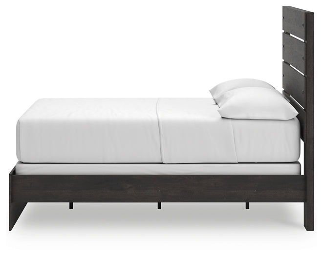 Hollivern Panel Bed With Mirrored Dresser