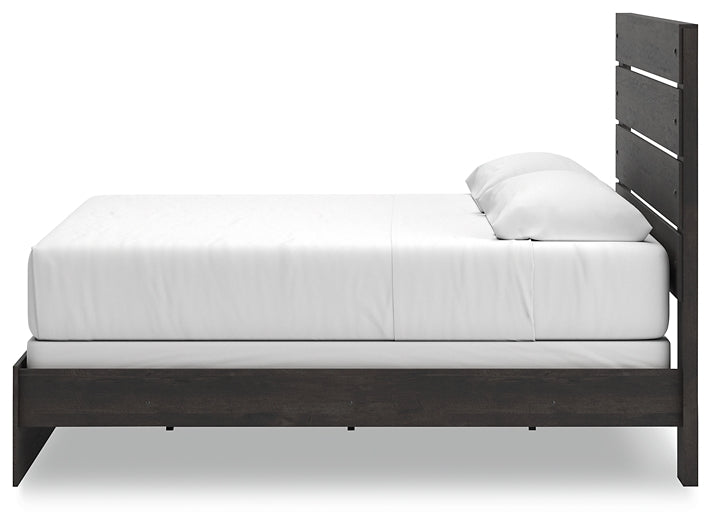 Hollivern Panel Bed With Mirrored Dresser