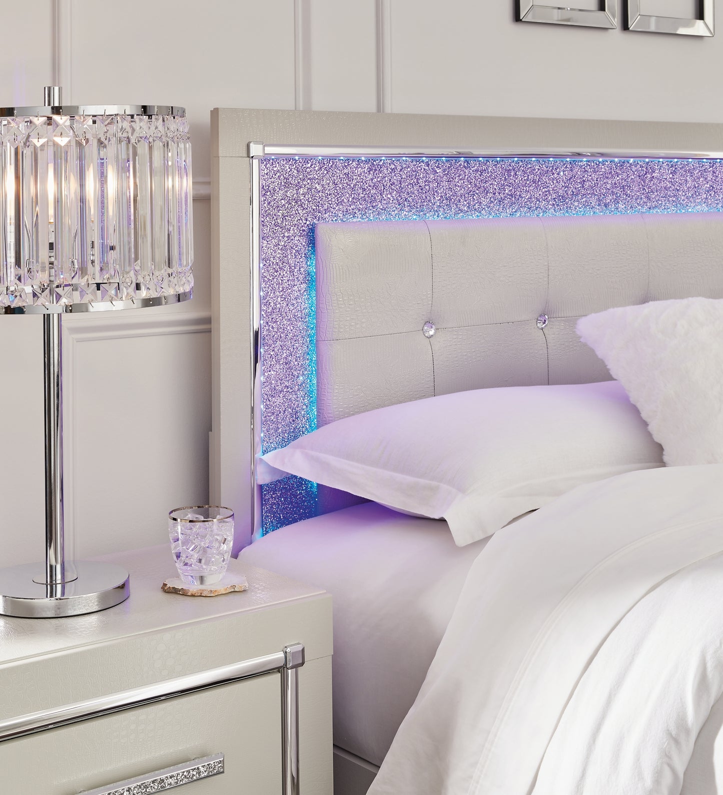 Zyniden Upholstered Panel Headboard With Mirrored Dresser