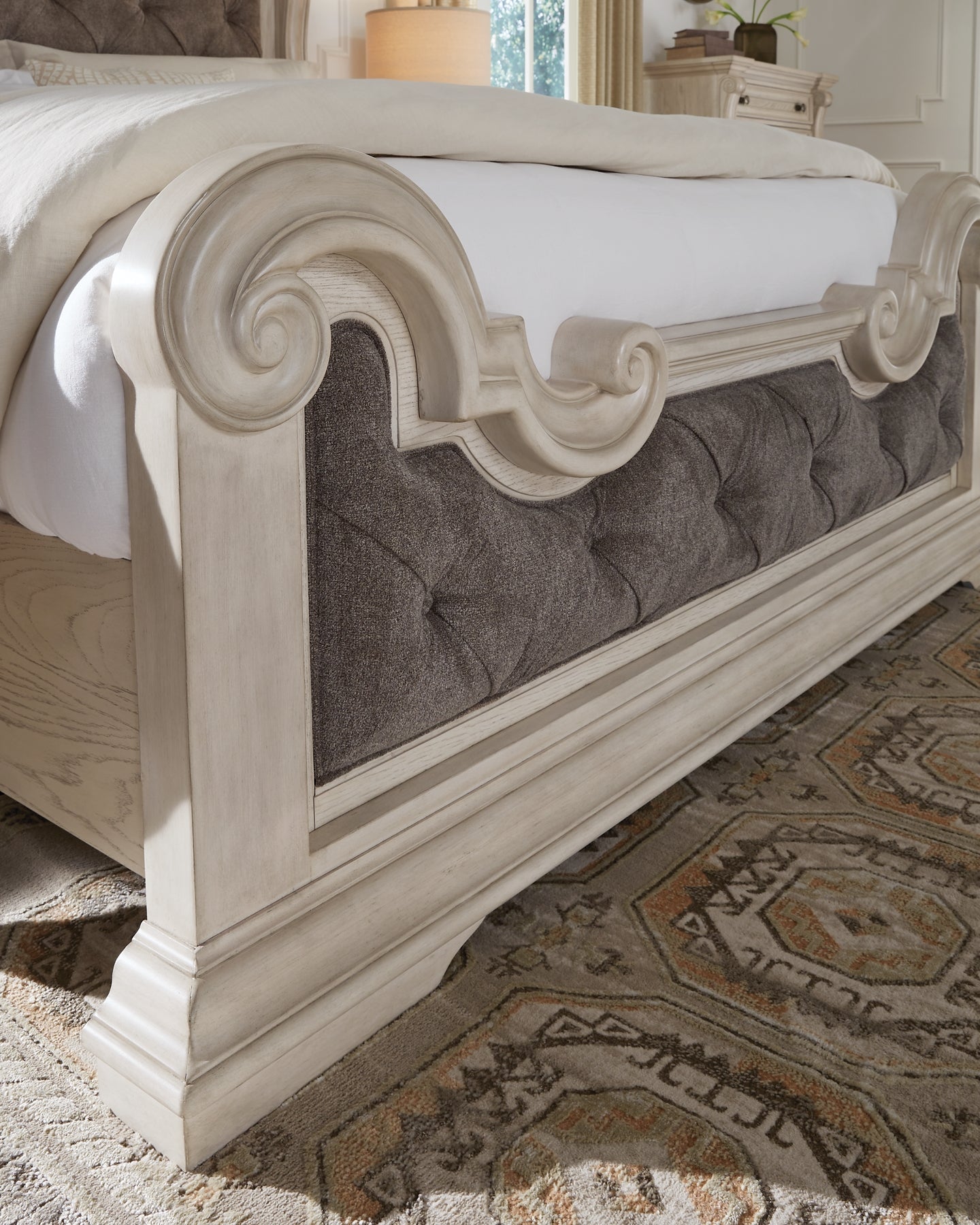 Bruchandi California Upholstered Panel Bed