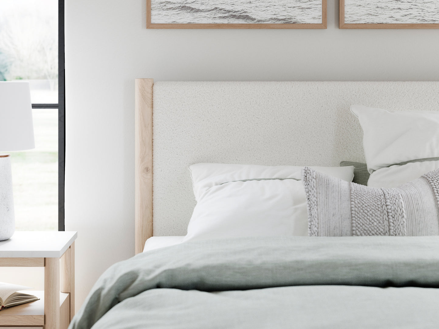 Cama Cadmori tapizada con paneles, cómoda y espejo