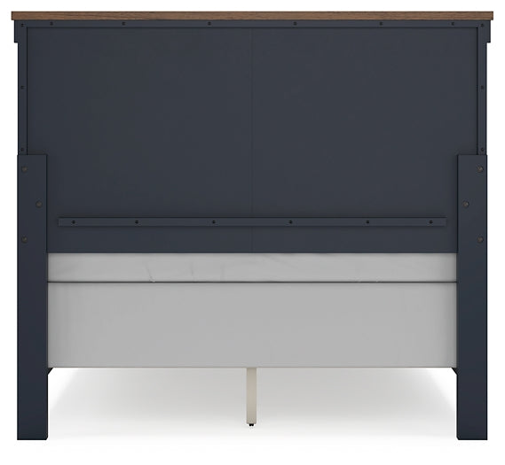 Landocken Panel Headboard With Mirrored Dresser And Nightstand