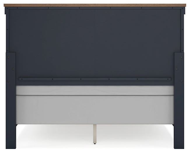 Landocken Panel Headboard With Mirrored Dresser And Nightstand