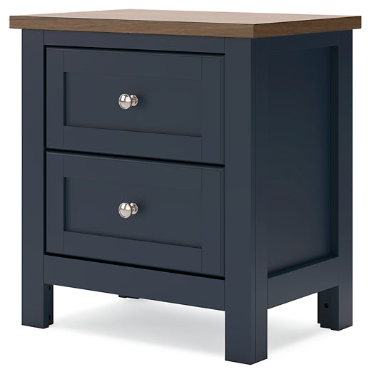 Landocken Panel Headboard With Mirrored Dresser, Chest And Nightstand