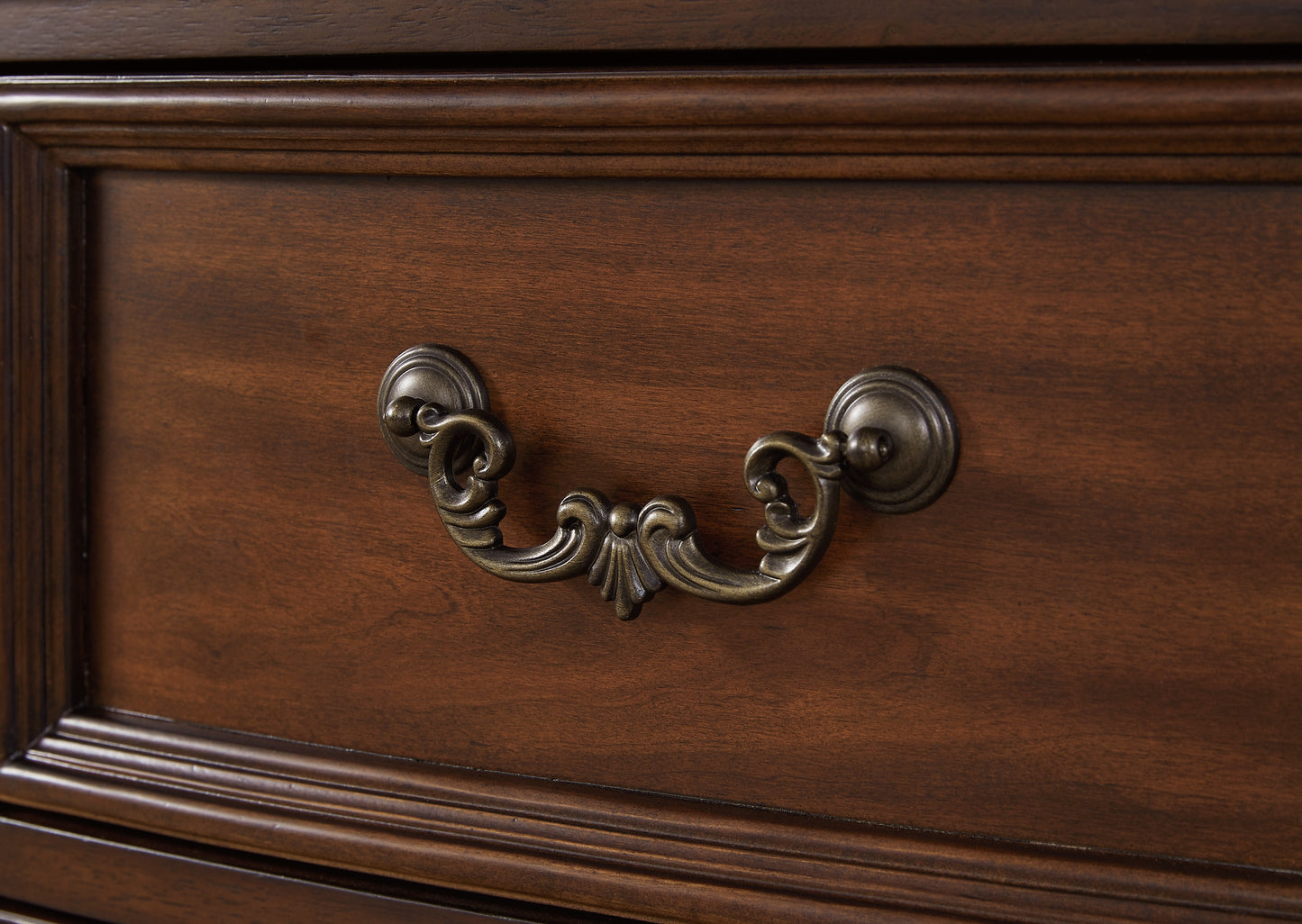 Lavinton Poster Bed With Mirrored Dresser, Chest And Nightstand