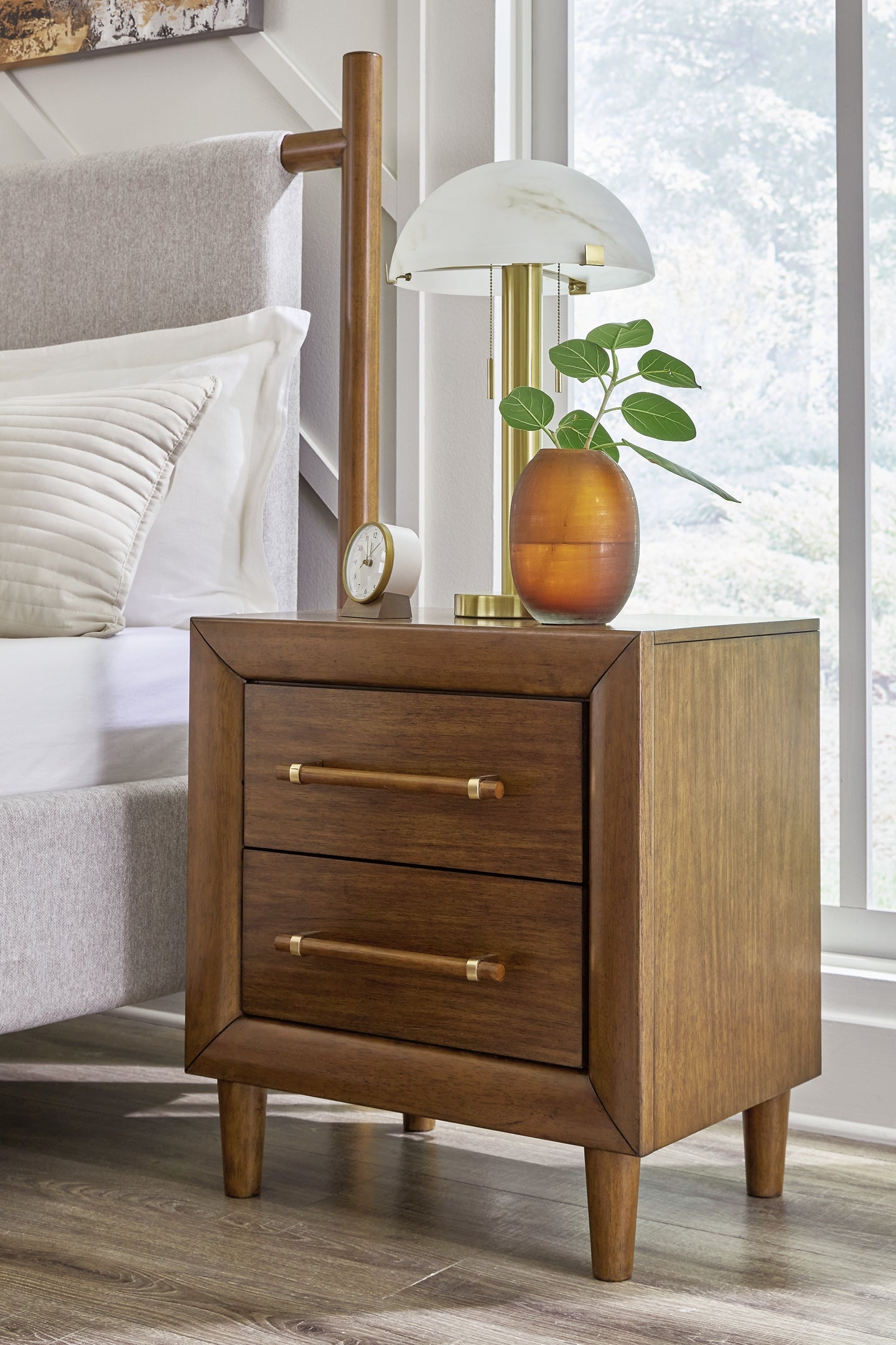 Lyncott Upholstered Bed With Mirrored Dresser, Chest And Nightstand