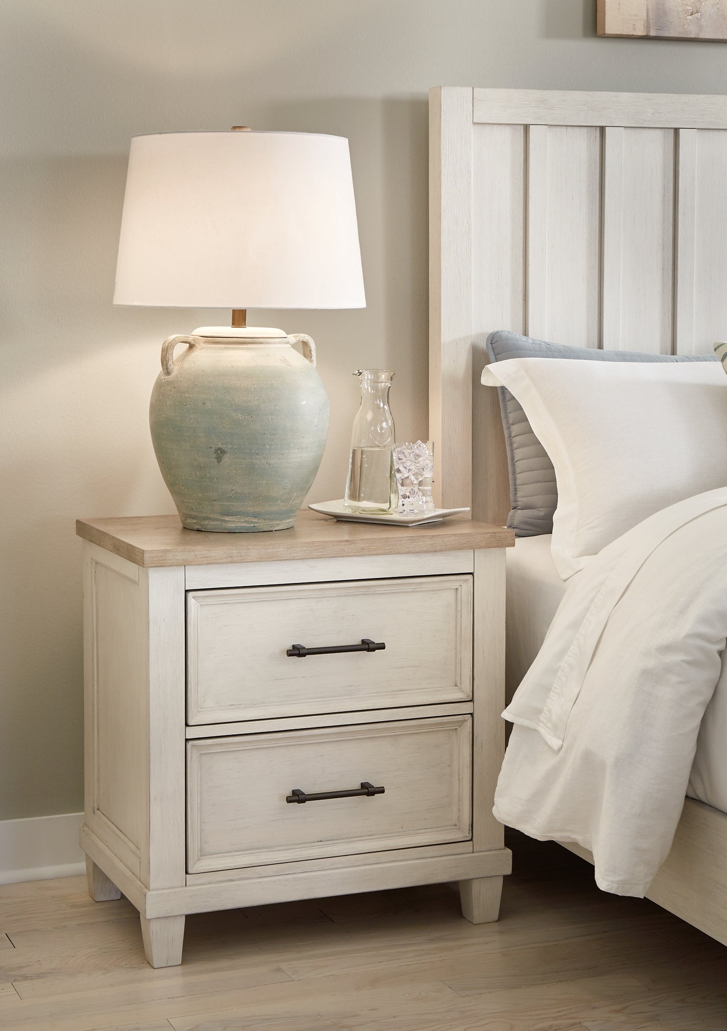Shaybrock California Panel Bed With Mirrored Dresser, Chest And Nightstand