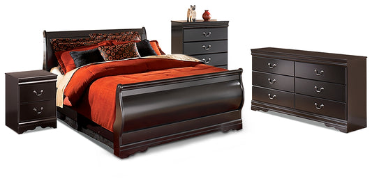 Huey Vineyard Sleigh Bed With Mirrored Dresser And Nightstand