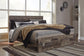 Cama con paneles Derekson y dos cajones de almacenamiento
