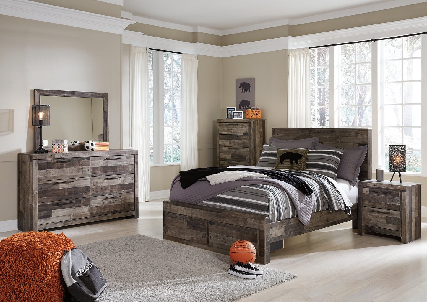 Cama con paneles Derekson y dos cajones de almacenamiento