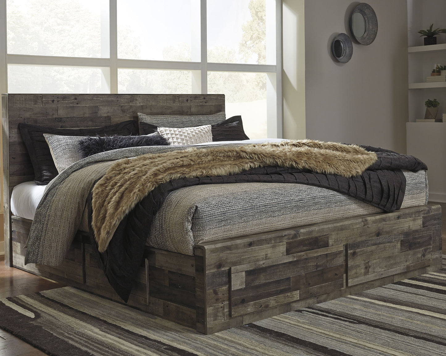 Cama con paneles Derekson y 4 cajones de almacenamiento