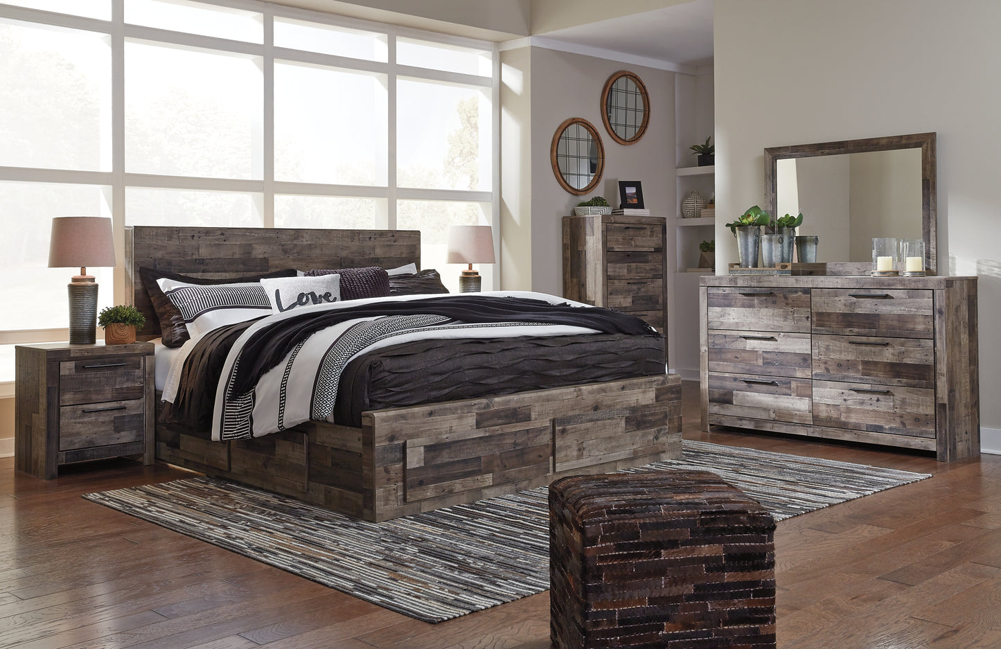 Cama con paneles Derekson y 4 cajones de almacenamiento