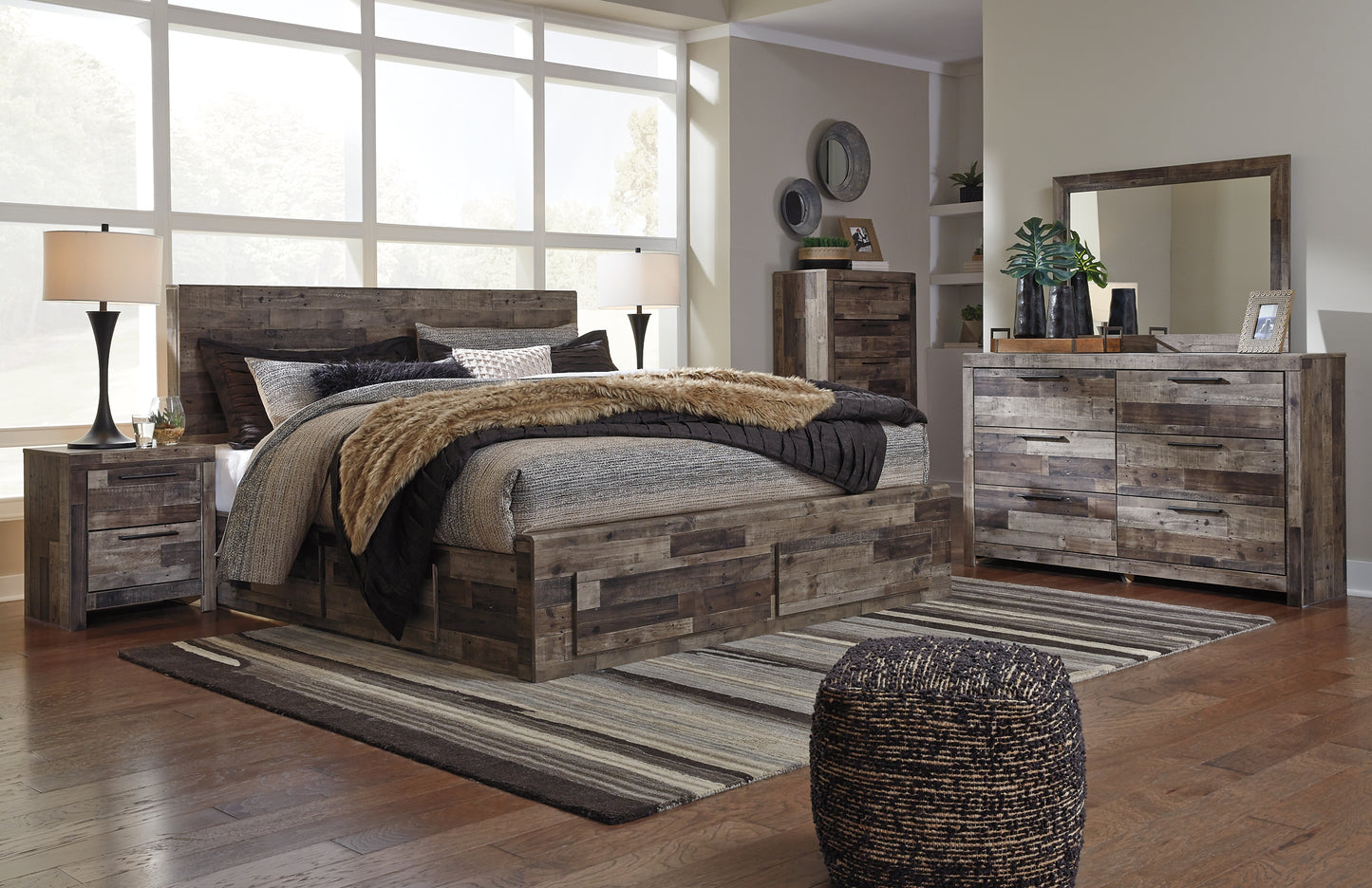 Cama con paneles Derekson y 4 cajones de almacenamiento