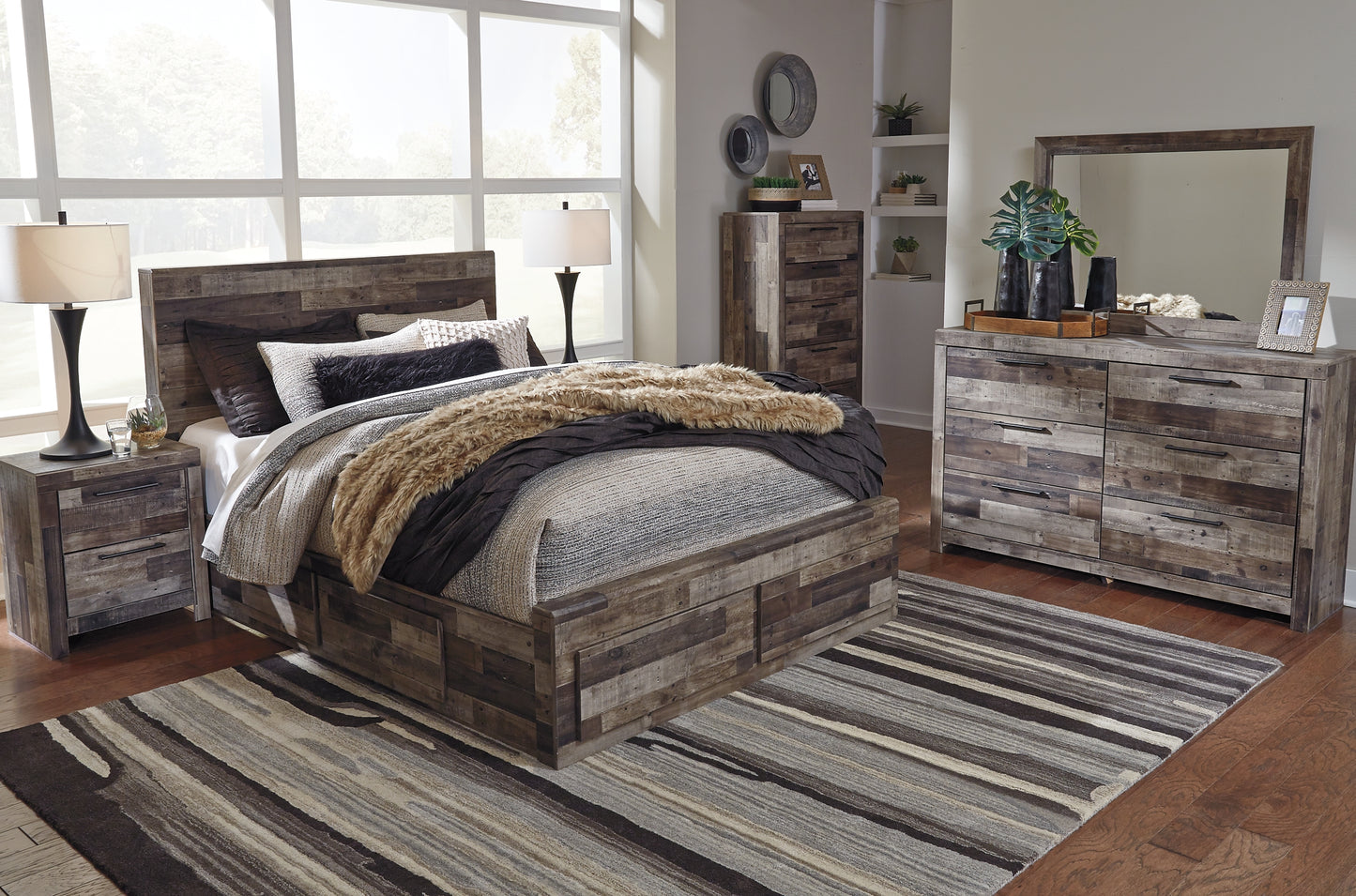 Cama con paneles Derekson y 4 cajones de almacenamiento