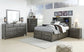 Cama Caitbrook con 8 cajones y cómoda con espejo