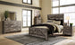 Cama con paneles Wynnlow Crossbuck y tocador con espejo