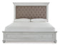 Cama con paneles Kanwyn, cómoda con espejo y mesita de noche